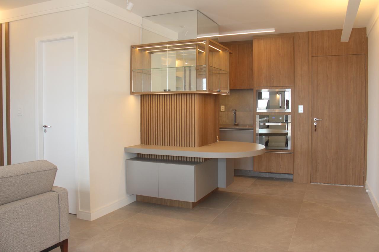 Sala de estar com tapete — projeto de iluminação residencial Malu Pepe Arquitetura